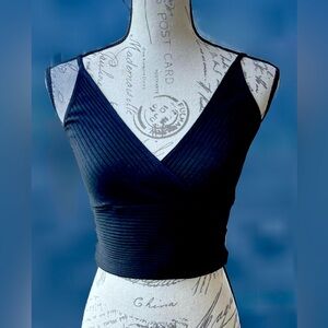 Spaghetti Strap Midriff Top
Medium (juniors)
Like New / Never Worn
Black
